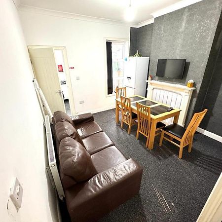 Three Rose Manor At Warwick Road Near Birmingham Airport Otel Dış mekan fotoğraf