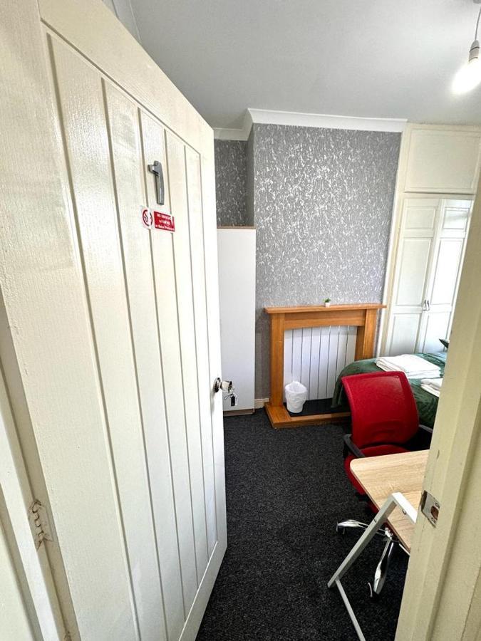 Three Rose Manor At Warwick Road Near Birmingham Airport Otel Dış mekan fotoğraf