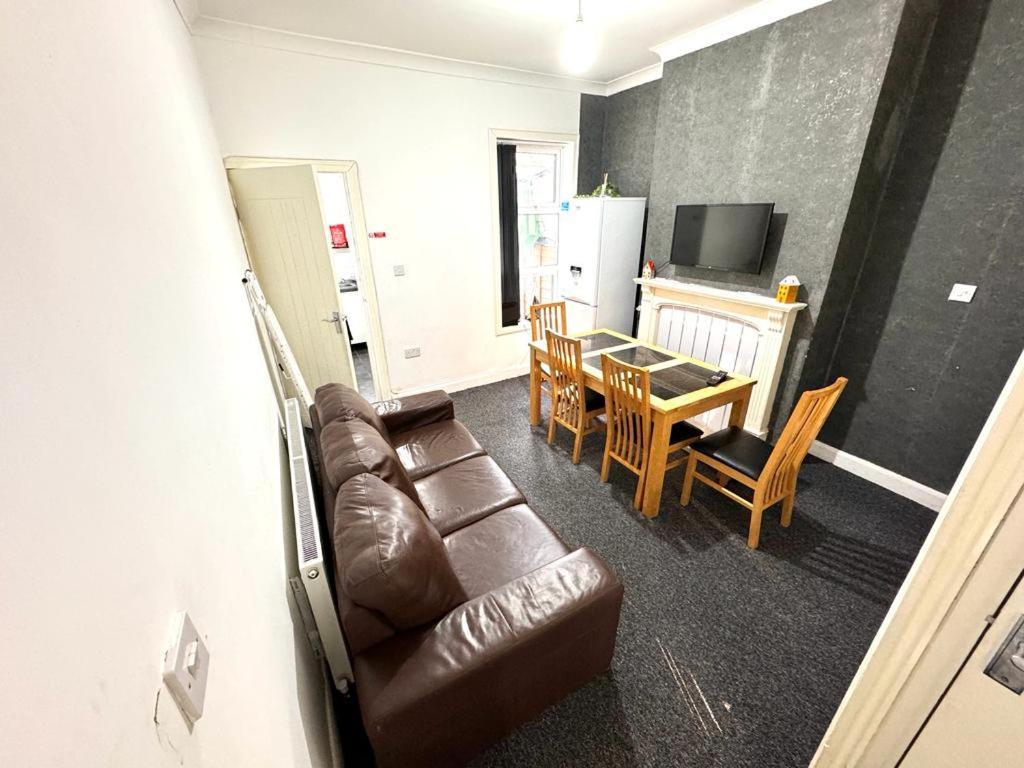 Three Rose Manor At Warwick Road Near Birmingham Airport Otel Dış mekan fotoğraf